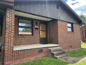 Building Photo - 1355 Warpath Dr