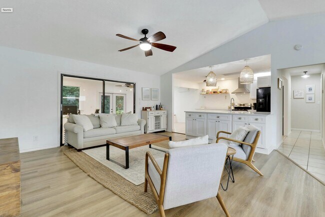 Foto del edificio - 7843 SE Lexington Ave