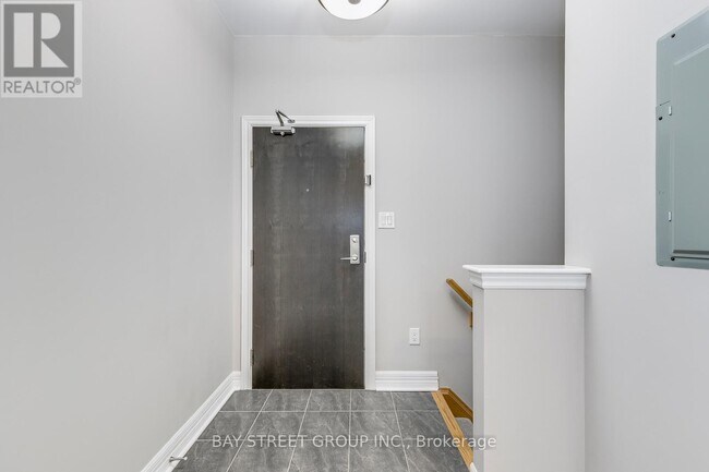 Photo du bâtiment - 2326 Taunton Rd