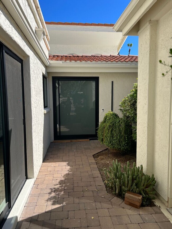 Building Photo - Luxurious in Scottsdale!