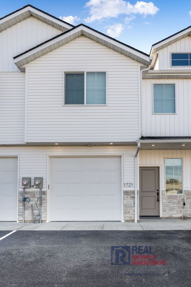 Building Photo - MOVE IN SPECIAL - BRAND NEW 3 bed 2.5 Bath...