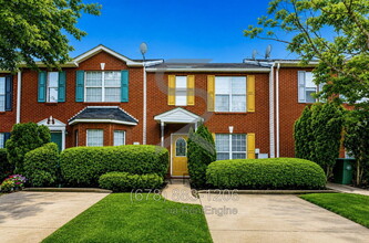 Building Photo - 5554 Strathmoor Manor Cir
