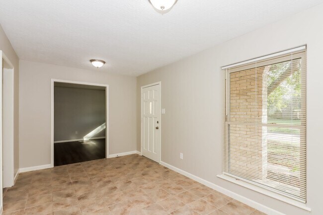 Foto del edificio - 2104 Yorktown Court