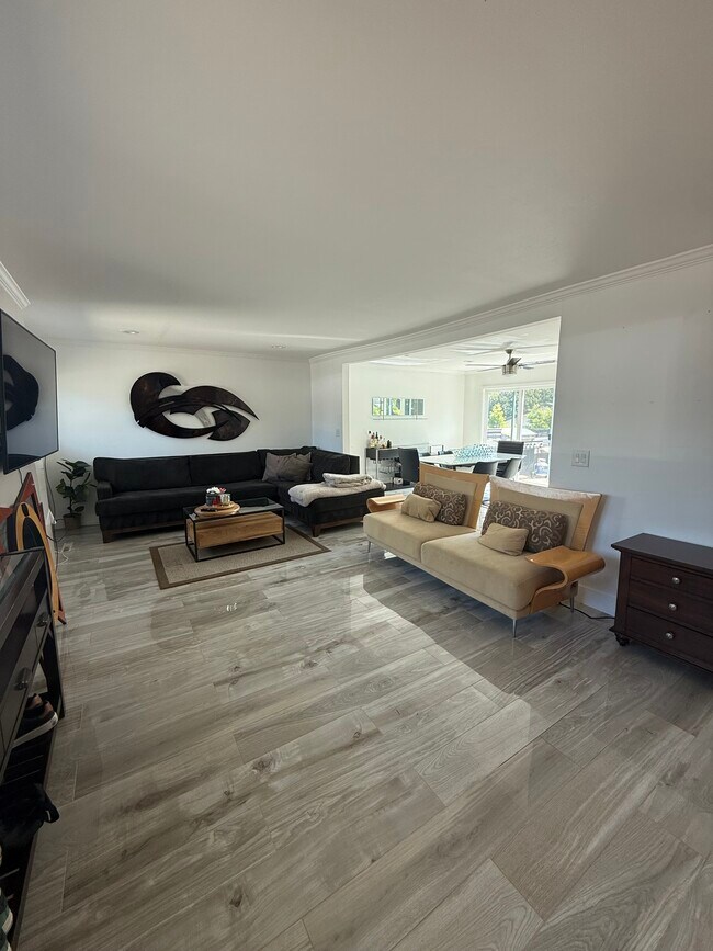 Foto del edificio - 2396 Redlands Dr