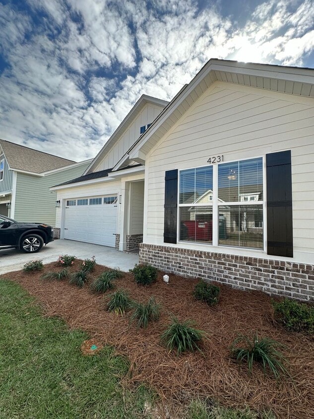 Foto principal - Gorgeous New Contruction 3 bedroom/2 full ...