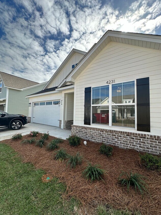 Primary Photo - Gorgeous New Contruction 3 bedroom/2 full ...