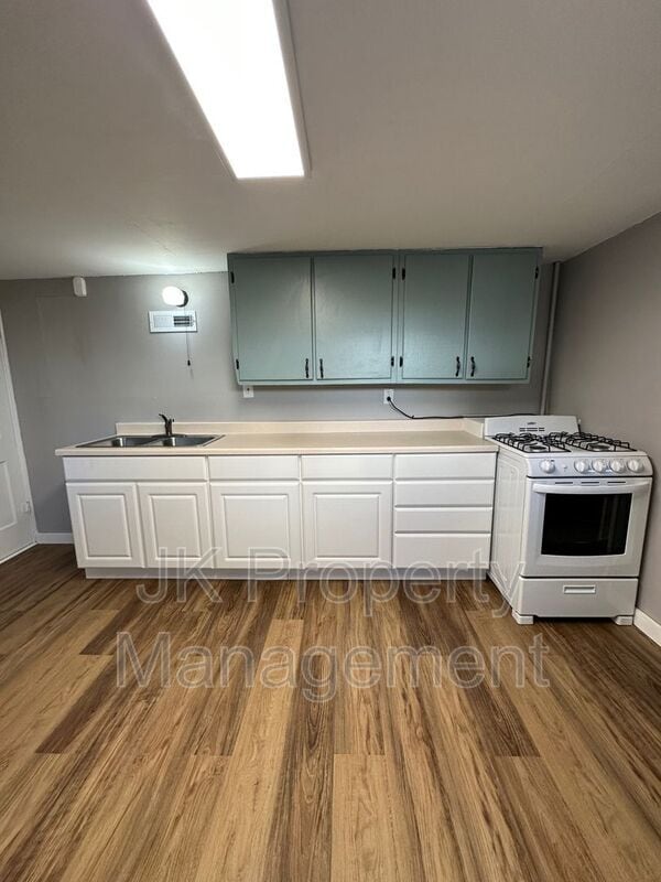 Building Photo - 1916 7th Ave S