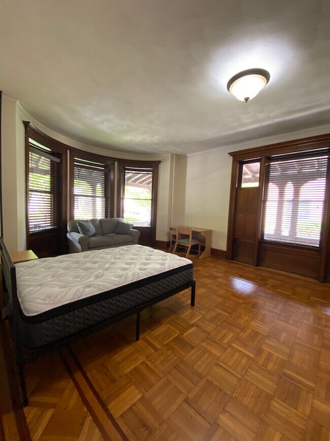 Foto del edificio - 1051 W 4th St