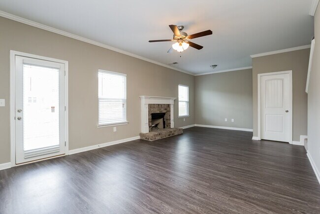 Foto del edificio - 723 Fieldcrest Dr