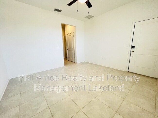 Building Photo - 1425 Deepwater Cir