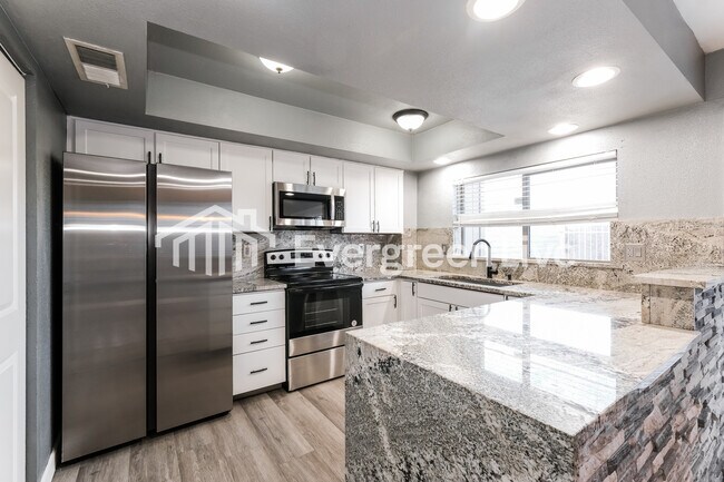 Building Photo - 4637 N 21st Ave