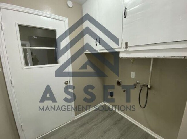 Foto del edificio - Charming 5 Bedroom Rent to Own Home!!