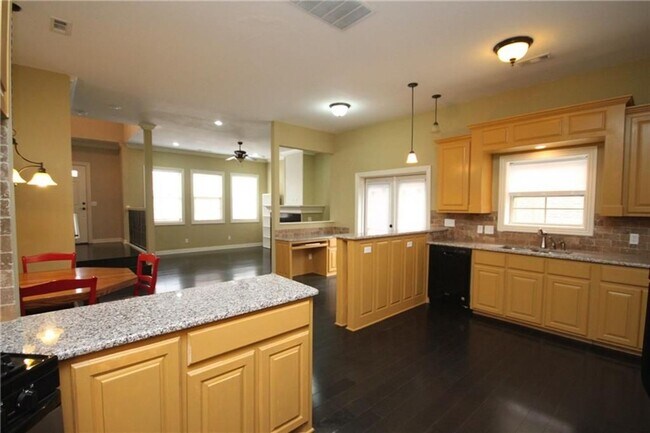 Foto del edificio - Available June 1st! 3-Bedroom, 2.5-Bathroom Home in Rupple Row