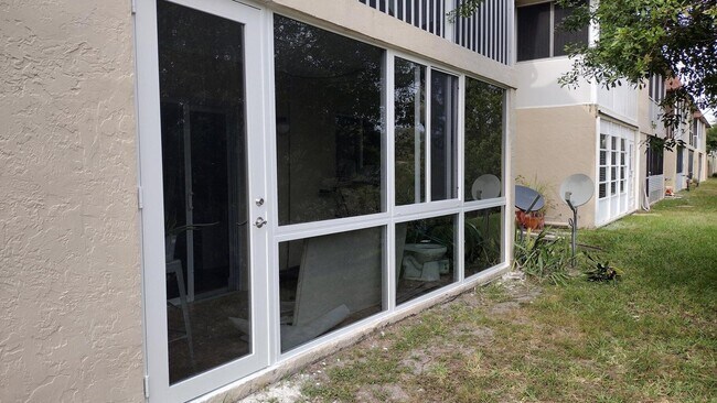 Foto del edificio - 9220 SW 3rd St