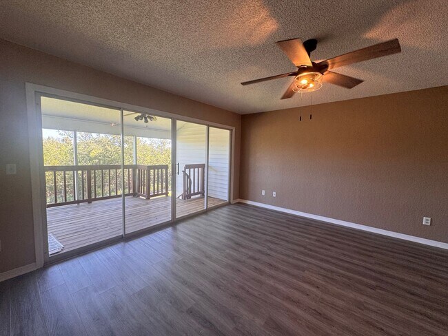 Foto del edificio - 3BR 3BA Townhome w/ Beach View +  Pool + Updated Kitchen + Balcony/Patio in Hidden Harbour