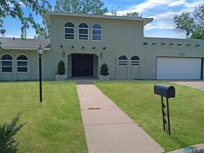 Building Photo - 1710 Fairway Terrace