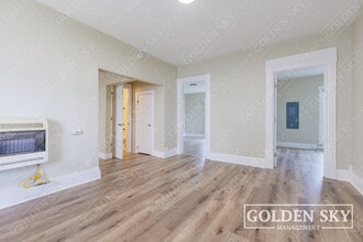 Building Photo - 407 N Plum St