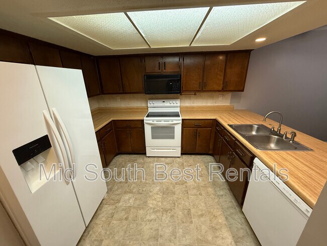 Foto del edificio - 3050 Greenlodge Ln