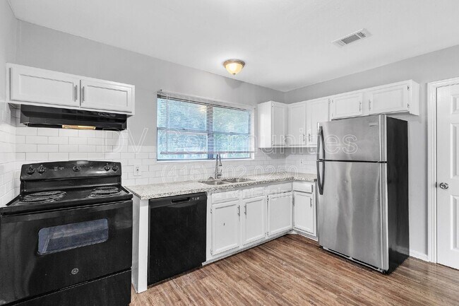 Foto del edificio - 6419 Belarbor St