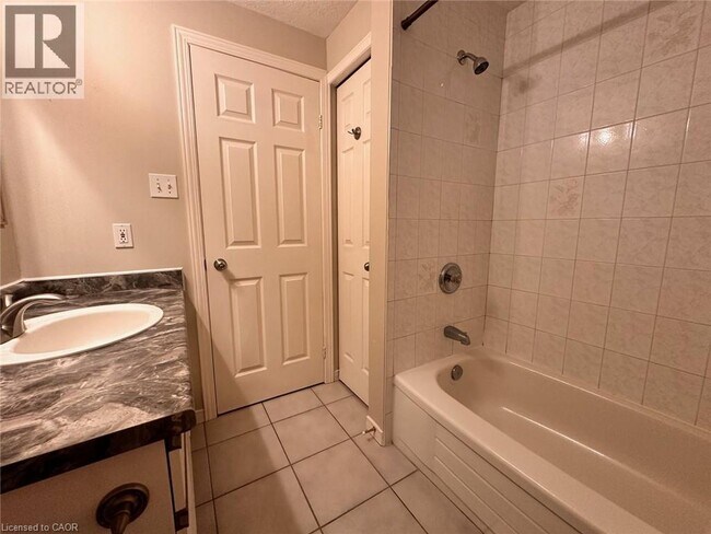 Photo du bâtiment - 9 Macville Ave