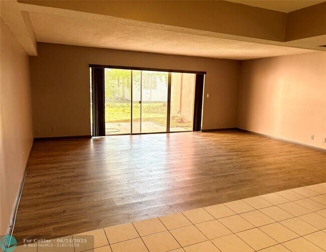 Foto del edificio - 5812 NW 16th St