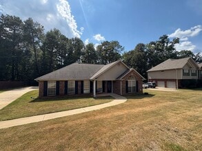 Building Photo - 128 Chinaberry Ln