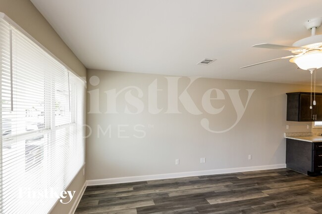 Building Photo - 7221 60th Ave E