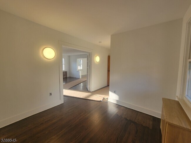 Building Photo - 59 Mendham Ave