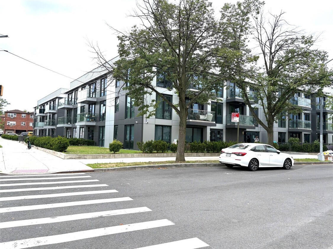 Foto del edificio - 153-52-153-76 76th Rd