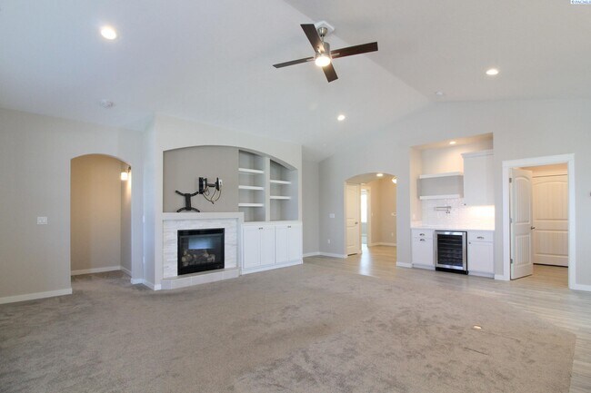 Building Photo - 3 Bed/ 2.5 Bath + an Office Home in West R...