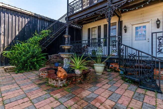 Building Photo - 2505 Austin St