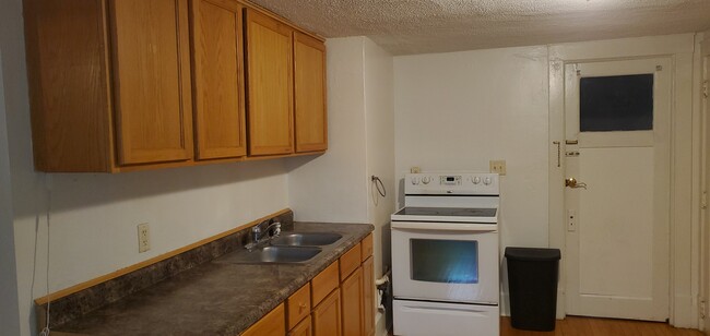 Kitchen - 2123 Geneva St