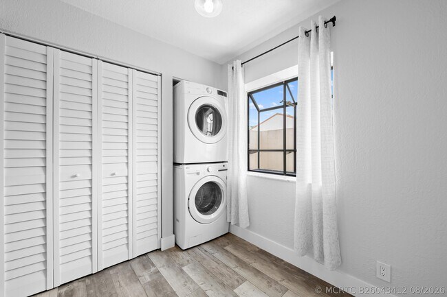 Building Photo - 4221 SW 71st Ter