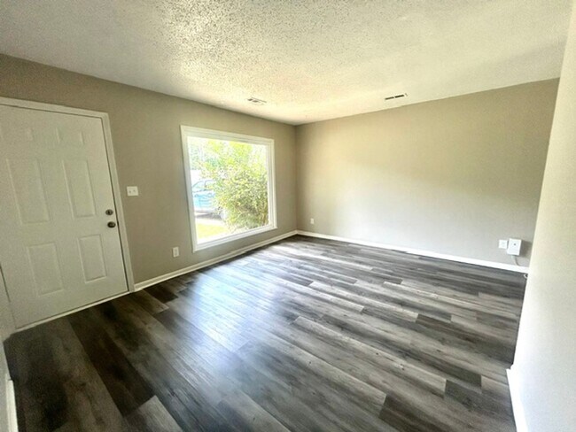 Foto del edificio - 2307 Mt Vernon Rd NW