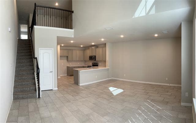 Building Photo - 2400 Greystone Dr