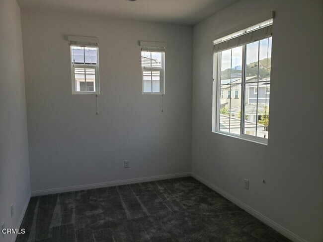 Building Photo - 457 Azalea St