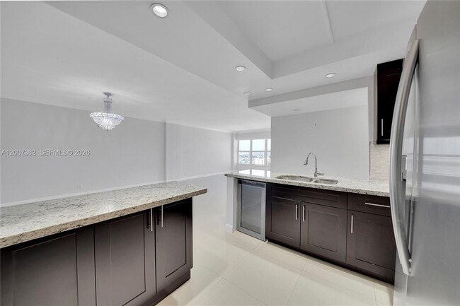 Building Photo - 405 N Ocean Blvd