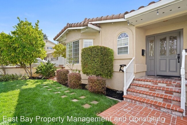 Building Photo - 6 br, 4.5 bath House - 136 Mill Creek Rd.