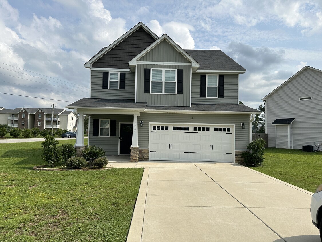 Foto principal - 117 Courtland Dr