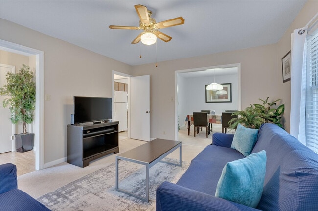 Building Photo - 2210 Wilshire Dr