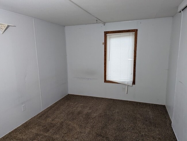 Building Photo - 3 bedroom 2 bath Orchards house with SHOP!