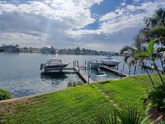 Foto del edificio - 2505 Bay Blvd