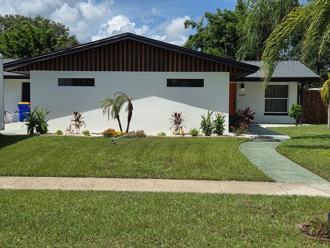 Foto del edificio - 945 Brookview Ln