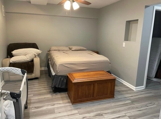 Building Photo - 220 Drumcliff Ct