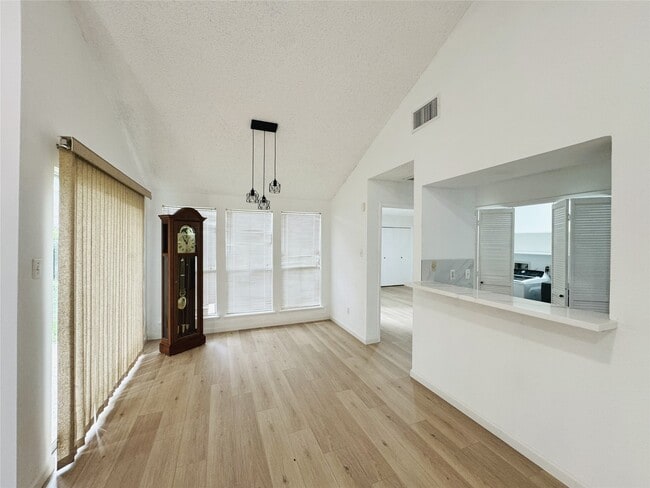 Foto del edificio - 2906 Shadow Trail Dr