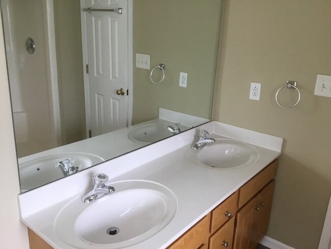 Foto del edificio - 1216 Bicycle Ct