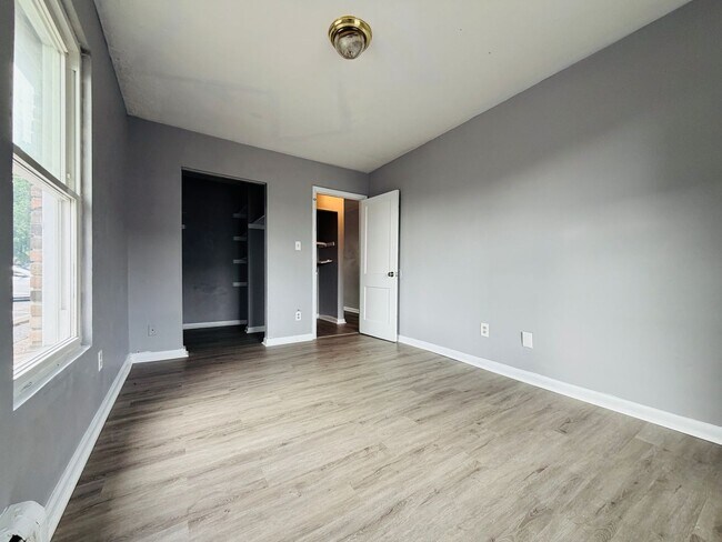 Building Photo - 421 Poplar Level Ct