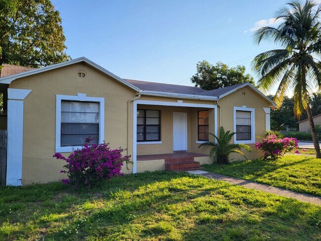 Building Photo - 401 SW 10th St