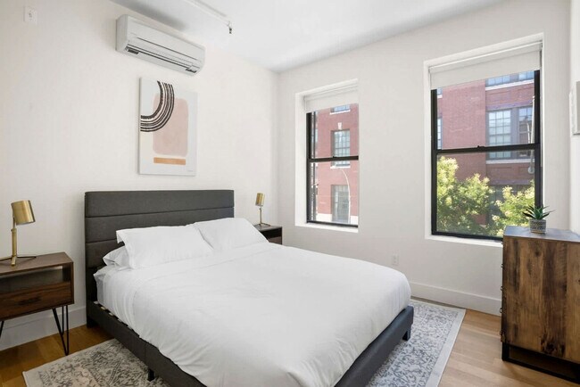 Foto del edificio - 517 W 45th St