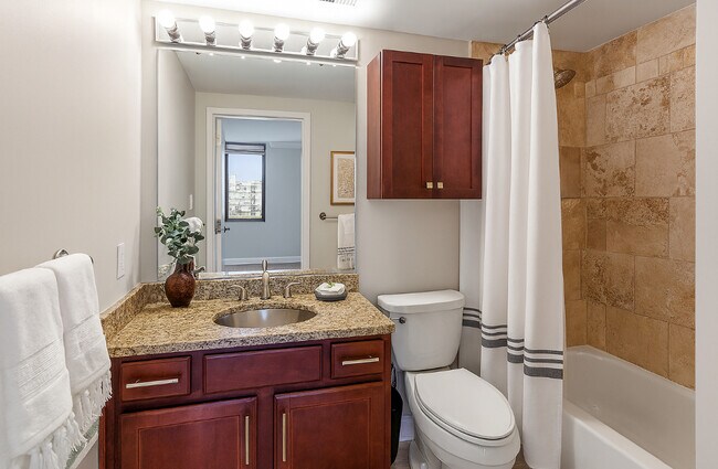 Foto del edificio - 700 E 8th St